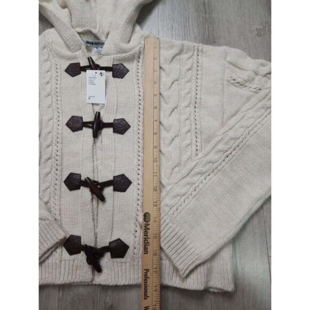 New Urban Outfitters Cropped Cardigan Toggle Cable Knit Womens Medium‎ - Picture 7 of 9